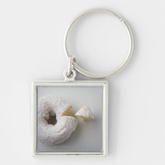 Close-up of a cake keychain (Front)