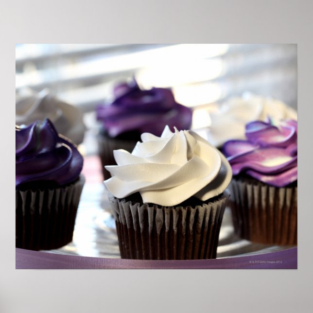 Close-up of cupcakes with selective focus on poster (Front)