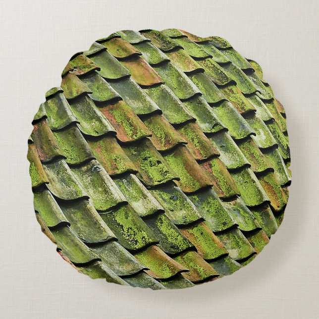 Close-up photo of green shingle roof round pillow (Front)