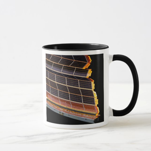 Close-up view of the solar arrays mug (Right)