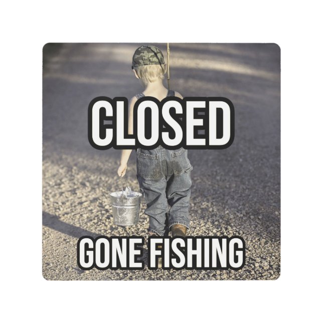 Closed Gone Fishing Sign (Front)