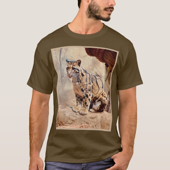 clouded leopard picture nature  T-Shirt (Front)