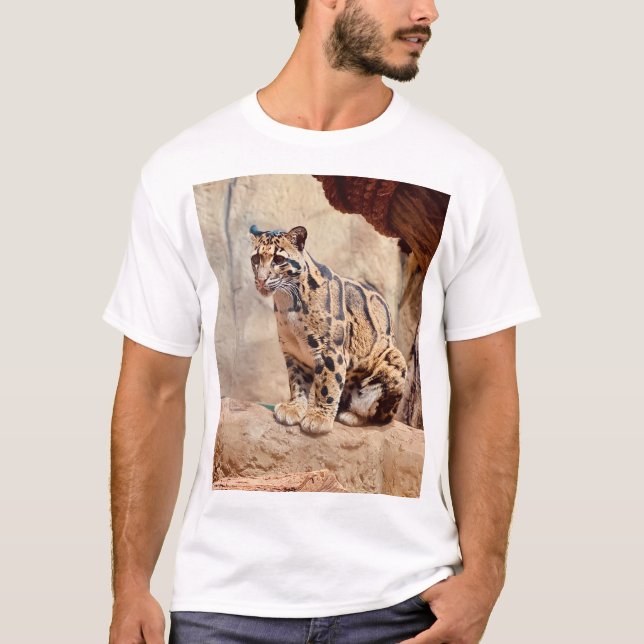 clouded leopard picture nature wildlife exotic T-Shirt (Front)