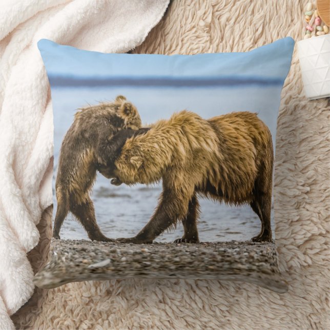 Coastal brown bears throw pillow (Blanket)