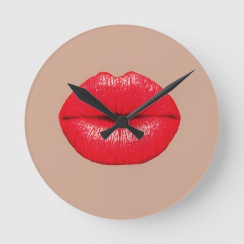 Coffee Lips kiss kiss pop art Round Clock