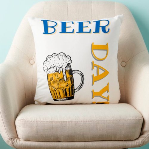 Cojin Beer Day Throw Pillow