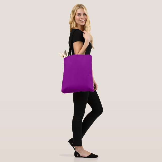 color dark magenta tote bag (On Model)