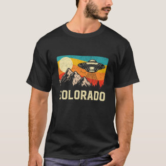 Colorado UFO Alien Spaceship Mountains Retro Hikin T-Shirt