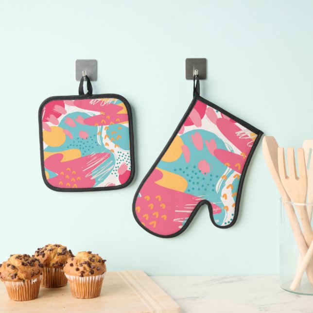 Colorful Abstract Oven Mitt & Pot Holder Set (Insitu(Hanging))