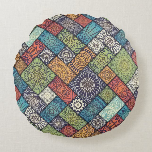 Colorful Diagonal Pattern Round Pillow (Front)