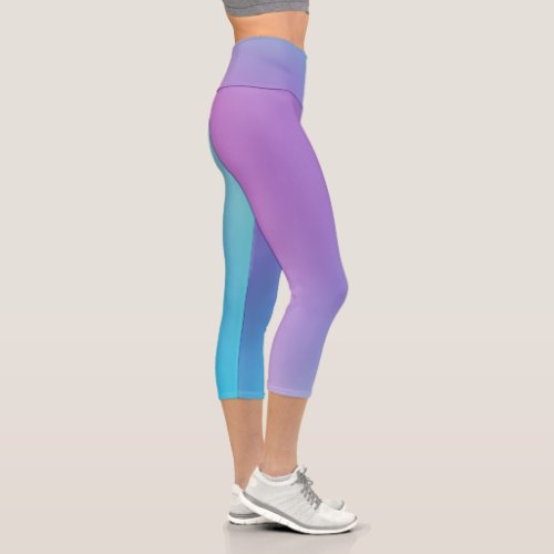 Colorful Purple Ombre Design Capri Leggings