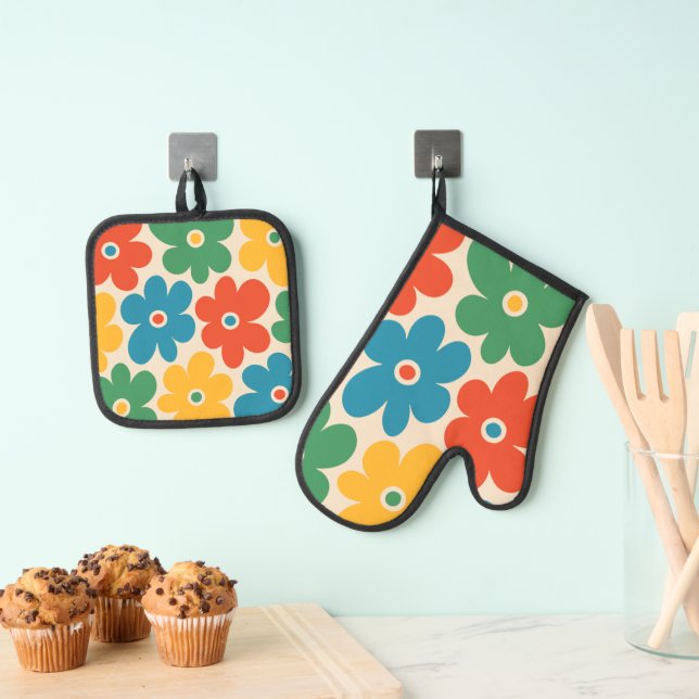 Colorful Retro Flowers Pattern Oven Mitt & Pot Holder Set (Insitu(Hanging))