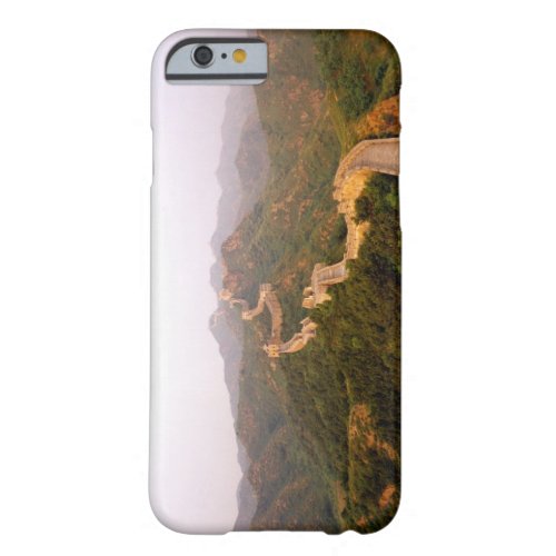 Colorful scenic at the great Wall of China in Barely There iPhone 6 Case