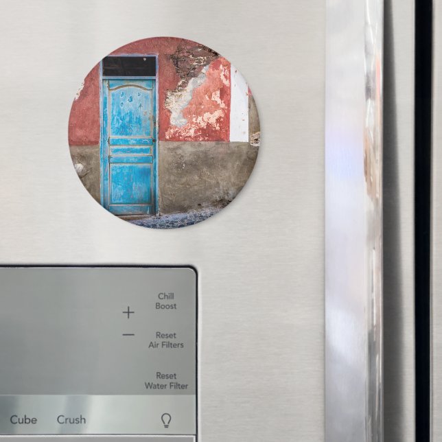 Colorful wall with blue door magnet (In Situ (Fridge))