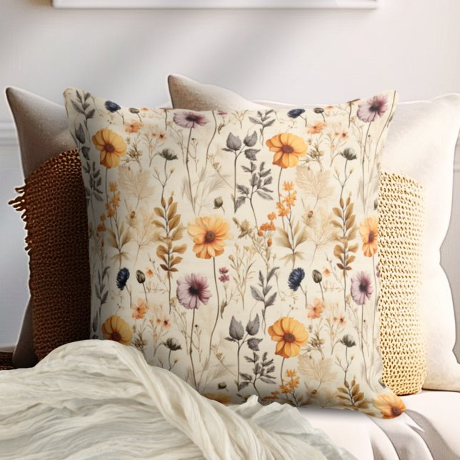 Colorful Wildflowers Boho Throw Pillow (Colorful Wildflowers Boho Throw Pillow)