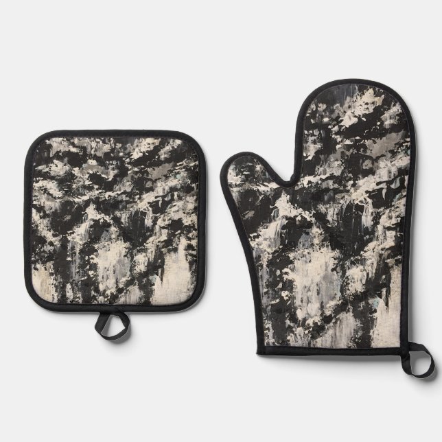 Contrasting Obsessions Oven Mitt and Pot Holders Oven Mitt & Pot Holder Set (Front)