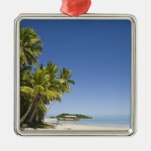 Cook Islands, Aitutaki. Polynesian canoe tour to Metal Ornament