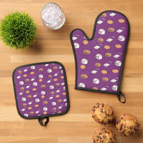 Cookies and milk on purple oven mitt & pot holder set