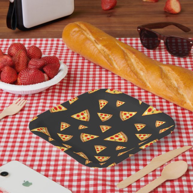 Cool and fun pizza slices pattern paper plates (Picnic)
