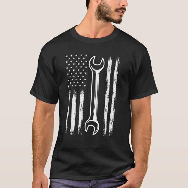 Cool Car Mechanic Wrench Workshop Tools USA Flag R T-Shirt (Front)