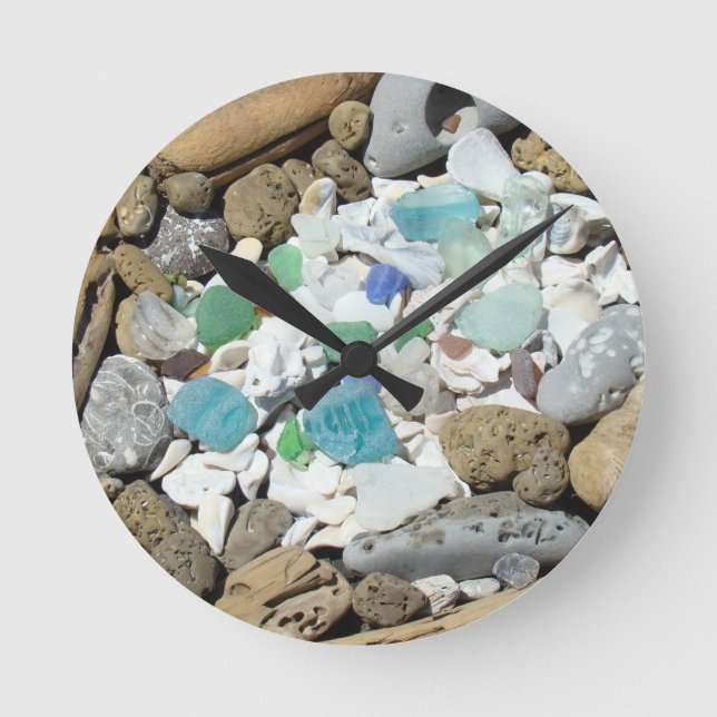 Cool ClocksSea Glass Seashells Fossils Driftwood Round Clock (Front)