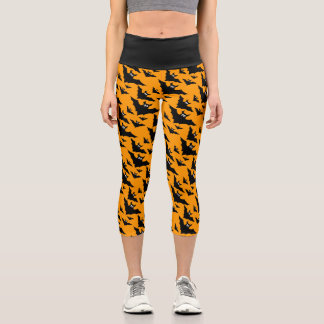 Cool cute Flying bats Halloween pattern Capri Leggings