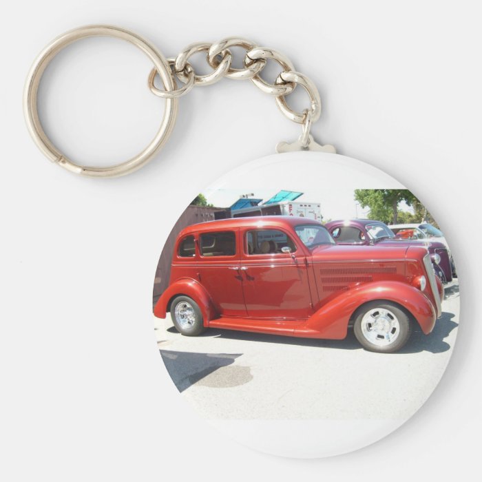 Cool, very, very old car, keychain