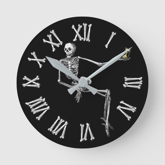 Cool Vintage Skeleton with Hourglass Halloween Round Clock (Front)