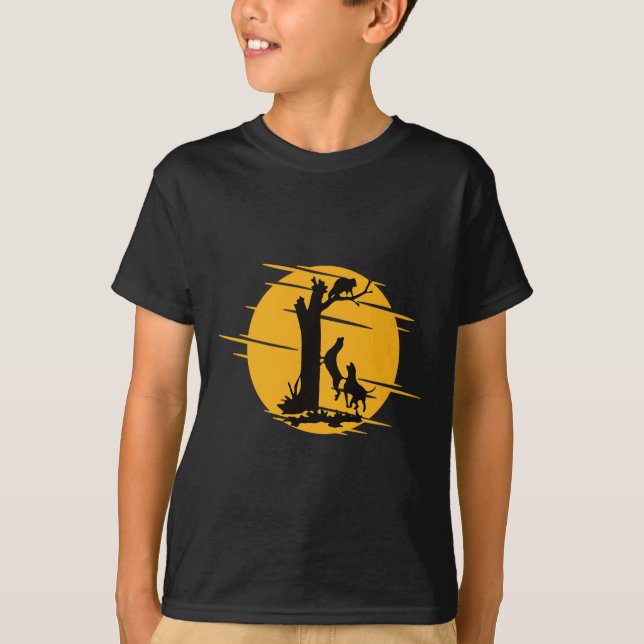 Coon Hound Dog Treeing A Raccoon Howling - Fun Coo T-Shirt (Front)