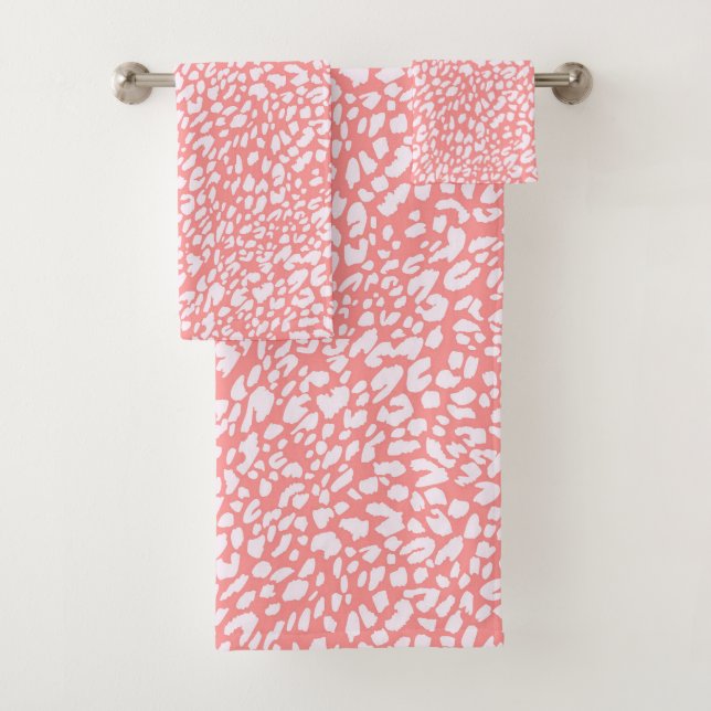 Coral Leopard Print Pattern Bath Towel Set (Insitu)