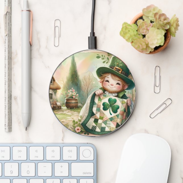 Cottage Leprechaun Patchwork Quilt Scene Wireless Charger (Desk)
