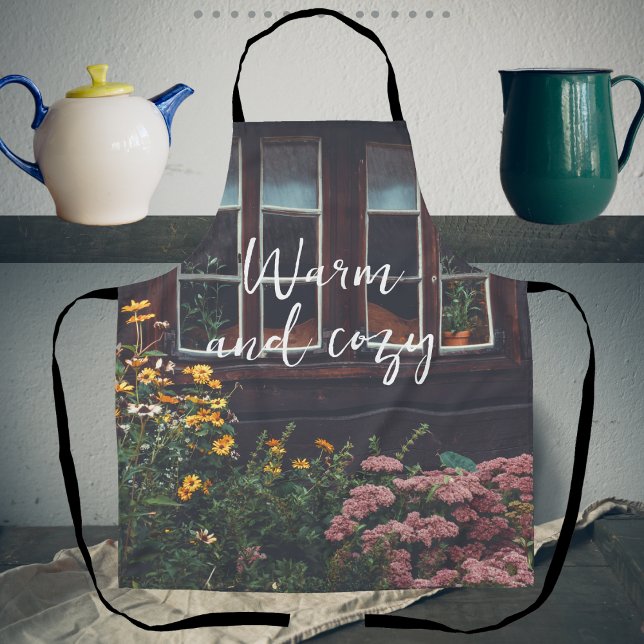 Country cottage with rustic garden apron (Creator Uploaded)