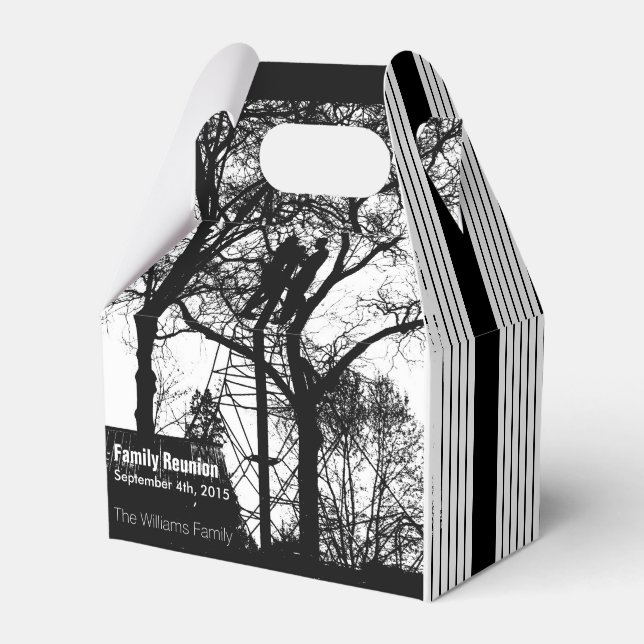 Couple between Tree Trend Family Reunion Favor Box (Front Side)