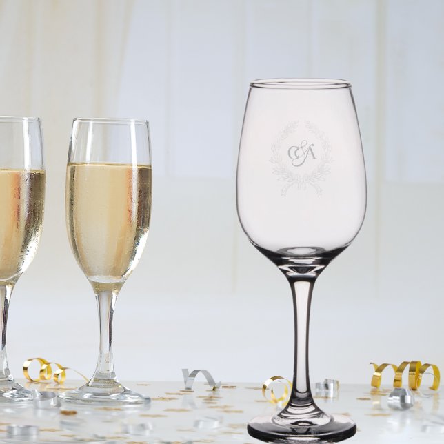 Couples monogram initials wreath wine glass (Creator Uploaded)