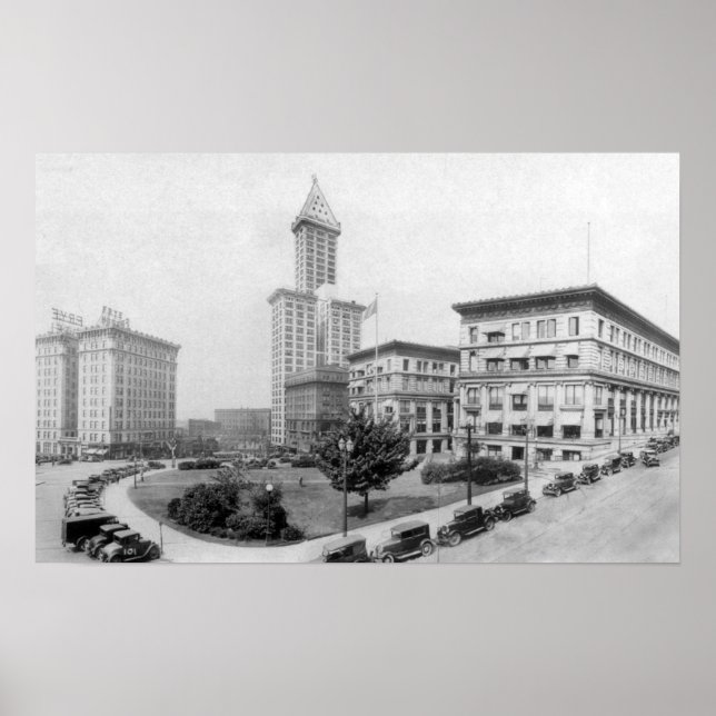 Courthouse Square and Smith Tower in Seattle Poster (Front)