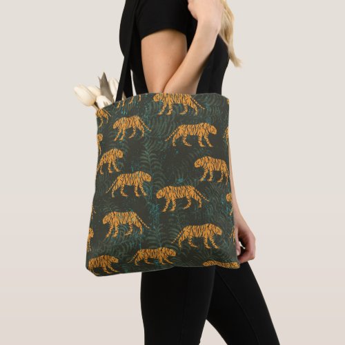 Cozy leopard art  tote bag