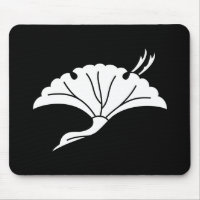 Crane-shaped ginkgo leaf