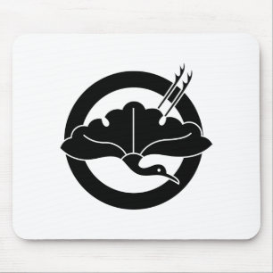 Crane-shaped ginkgo leaf on circle mouse pad