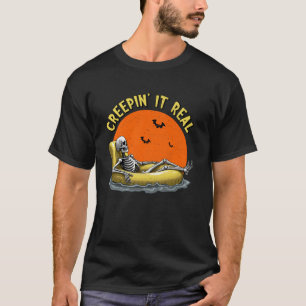 Creepin It Real Funny Halloween Skeleton Relaxing  T-Shirt