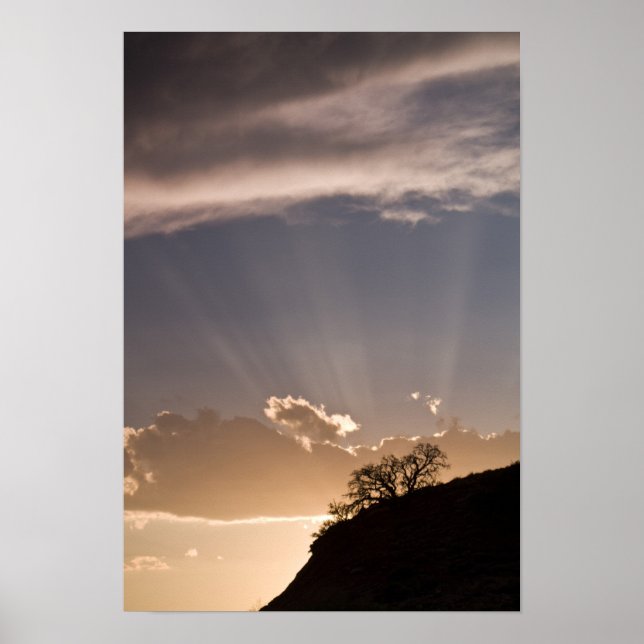 Crepuscular rays radiate across the sky at poster (Front)