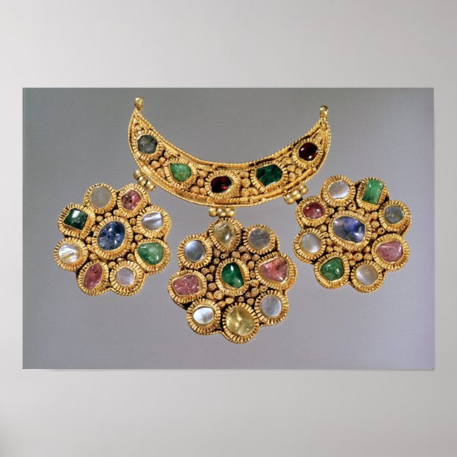 Crescent shaped necklace with pendants poster (Front)