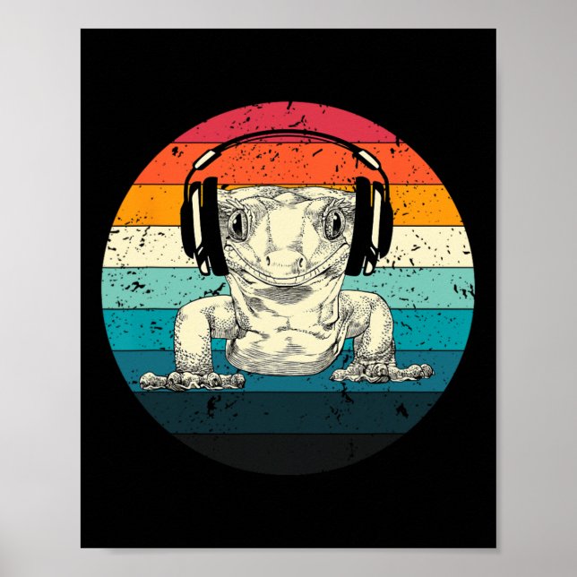 Crested Gecko Playing Video Game Funny Gamers  Poster (Front)