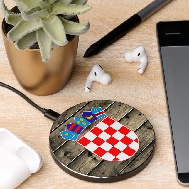 Croatia Rustic Wood, Croatian Coat of Arms, flag Wireless Charger (Desk 2)
