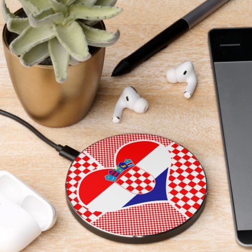 Croatian Flag Heart Collage Wireless Charger