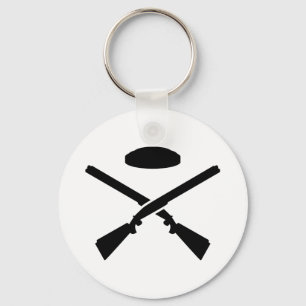 Crossed trap shooting shotguns keychain
