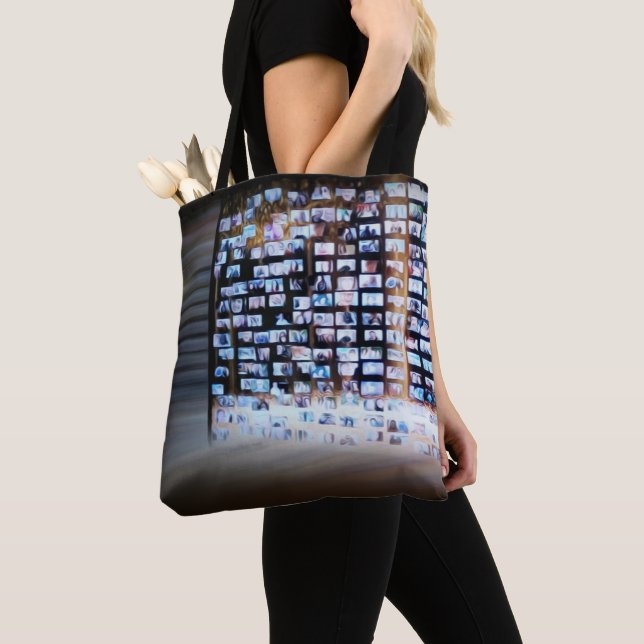 Crossing online borders tote bag (Close Up)