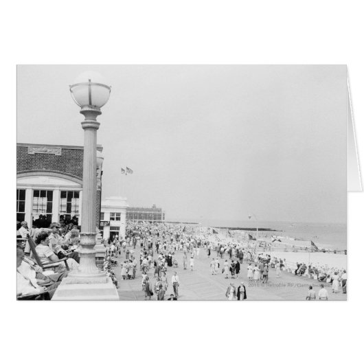 Crowds on esplanade cards (Front Horizontal)