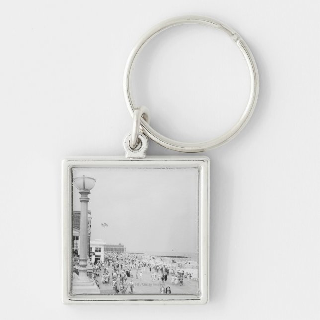 Crowds on esplanade keychain (Front)