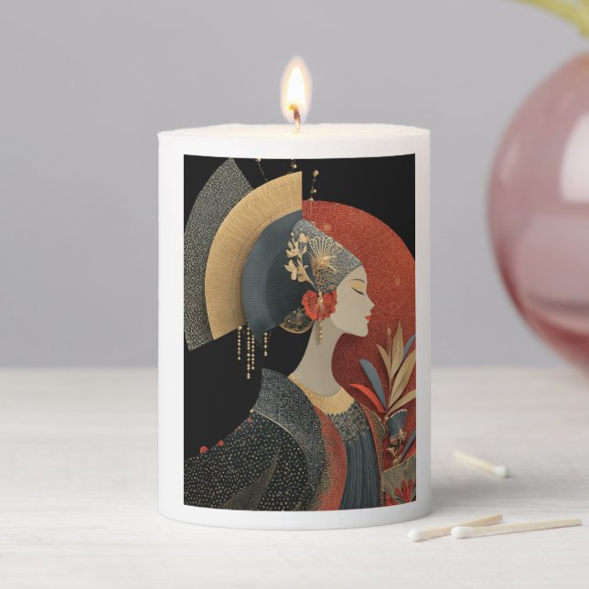 CROWN ELEGANCE #2 PILLAR CANDLE (In Situ)