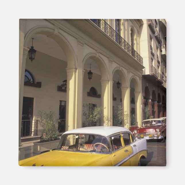 Cuba, Havana. Colorful Chevy's from the 1950's Magnet (Front)